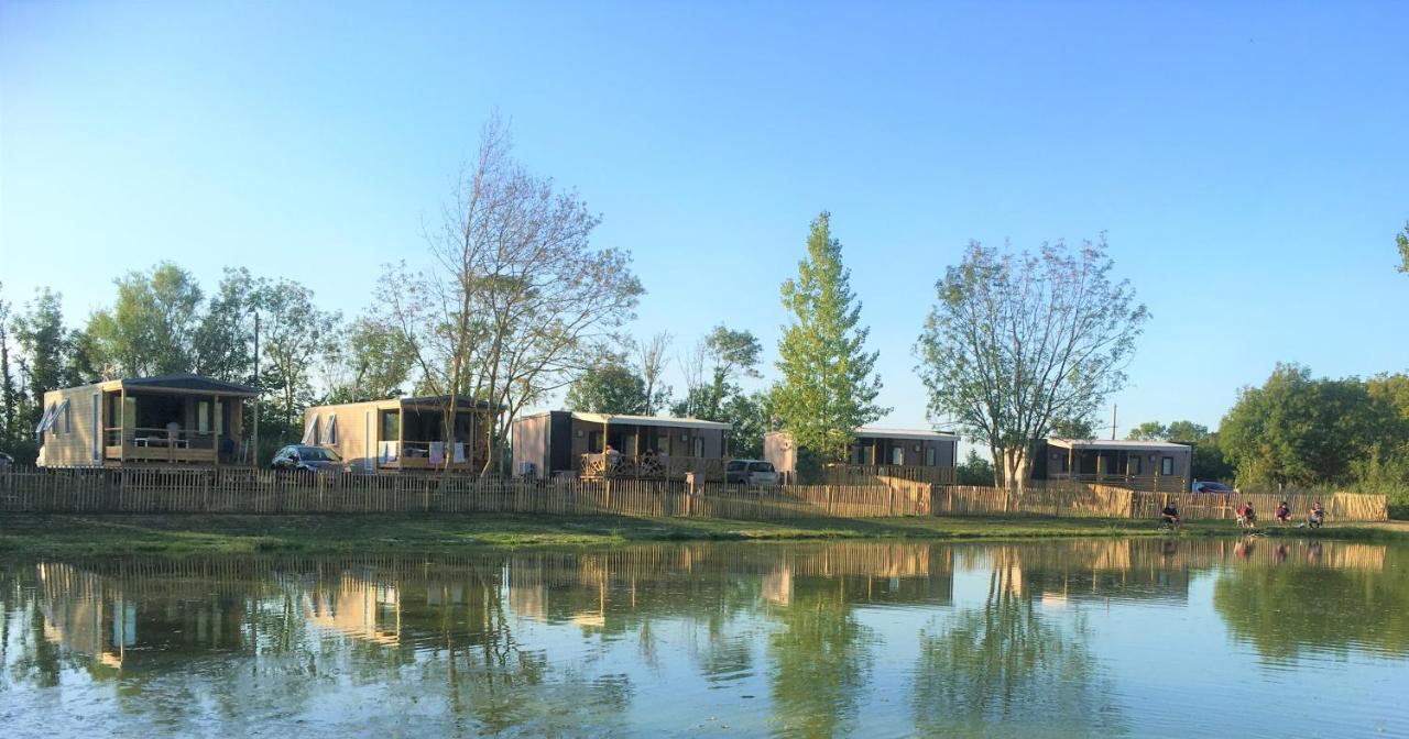 Camping La Haie Penee **** Saint-Quentin-en-Tourmont Exterior foto